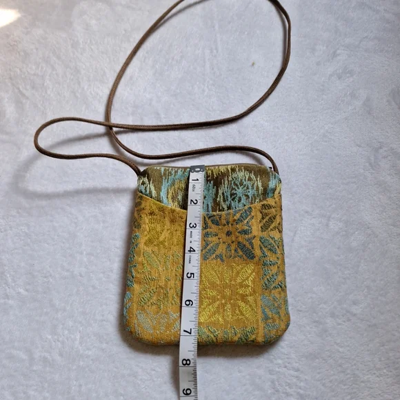 Maruca Cupcake Crossbody Purse / Small bag - Picture 10 of 16